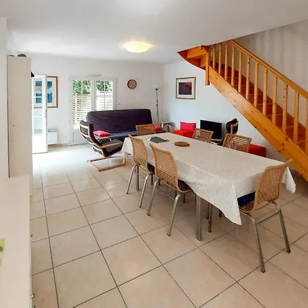 3 Bedroom Lovely In Prázdninový dům