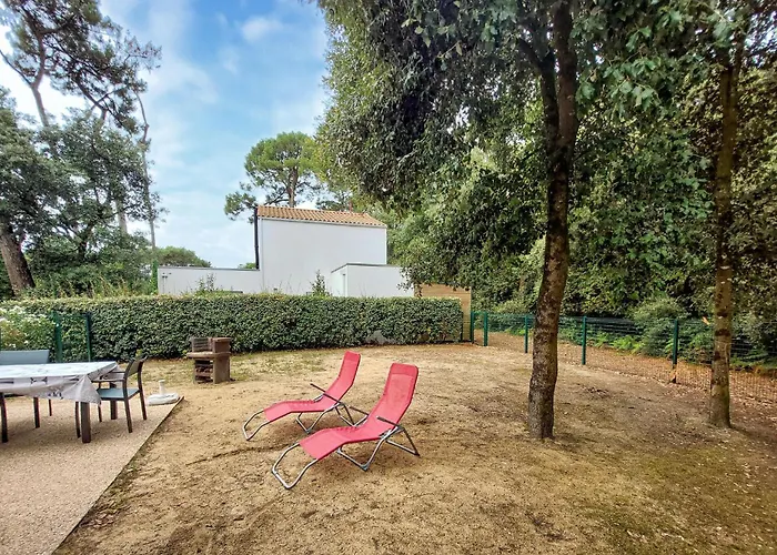 3 Bedroom Gorgeous In * Jard-sur-Mer